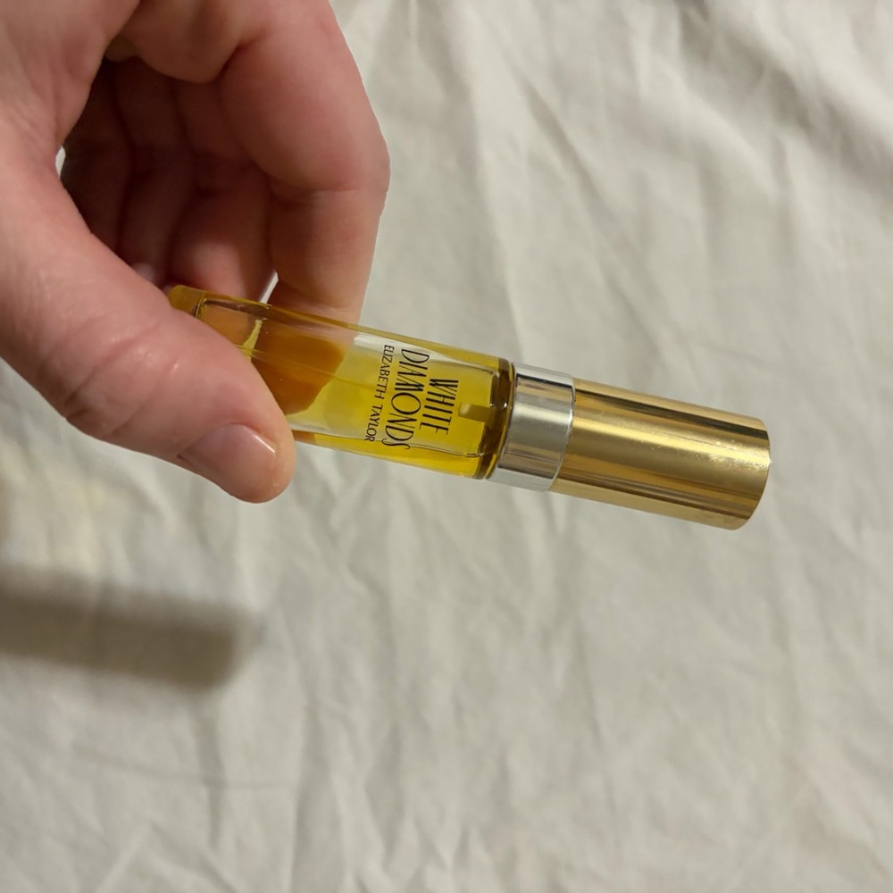 White Diamonds Eau de Toilette spray - Picture 3 of 3